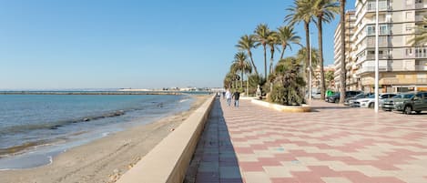 Una spiaggia nelle vicinanze