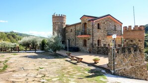 A historic stone building with a tower, a courtyard with a bench, and potted plants. - Awesome home in Cicerale (Cicerale)