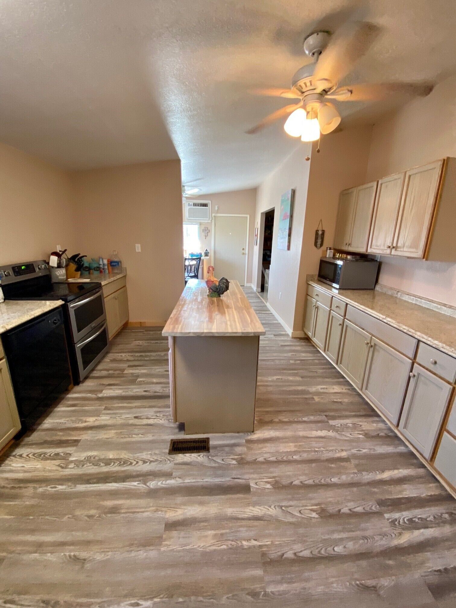 雪櫃、微波爐、焗爐、爐具