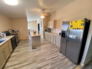 Fridge, microwave, oven, stovetop - Big Event Venue with House/Cabins/pool/playground (Matagorda)