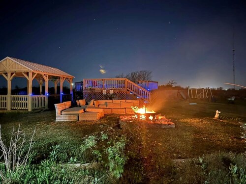 Event Venue with House/Cabins, pool, playground