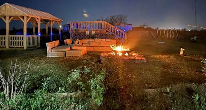 Event Venue with House/Cabins, pool, playground