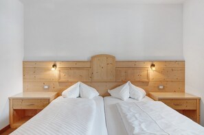 1 bedroom, WiFi, bed sheets - Apartment 'Residenz Nussbaumer Apt B' with Mountain View, Shared Pool & Wi-Fi (Siusi alle Sciliar)