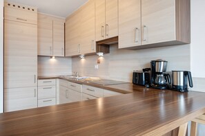 Fridge, stovetop, dishwasher, coffee/tea maker - Apartment 'Residence Nussbaumer Apt A' with Mountain View, Shared Pool and Wi-Fi (Siusi alle Sciliar)