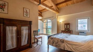 3 Schlafzimmer, Schreibtisch, Bügeleisen/Bügelbrett, Reisekinderbett