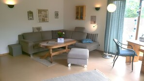 Televisio, pöytätennispöytä, stereot