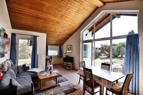 Ferienhaus mit privater Terrasse, Garten und WLAN