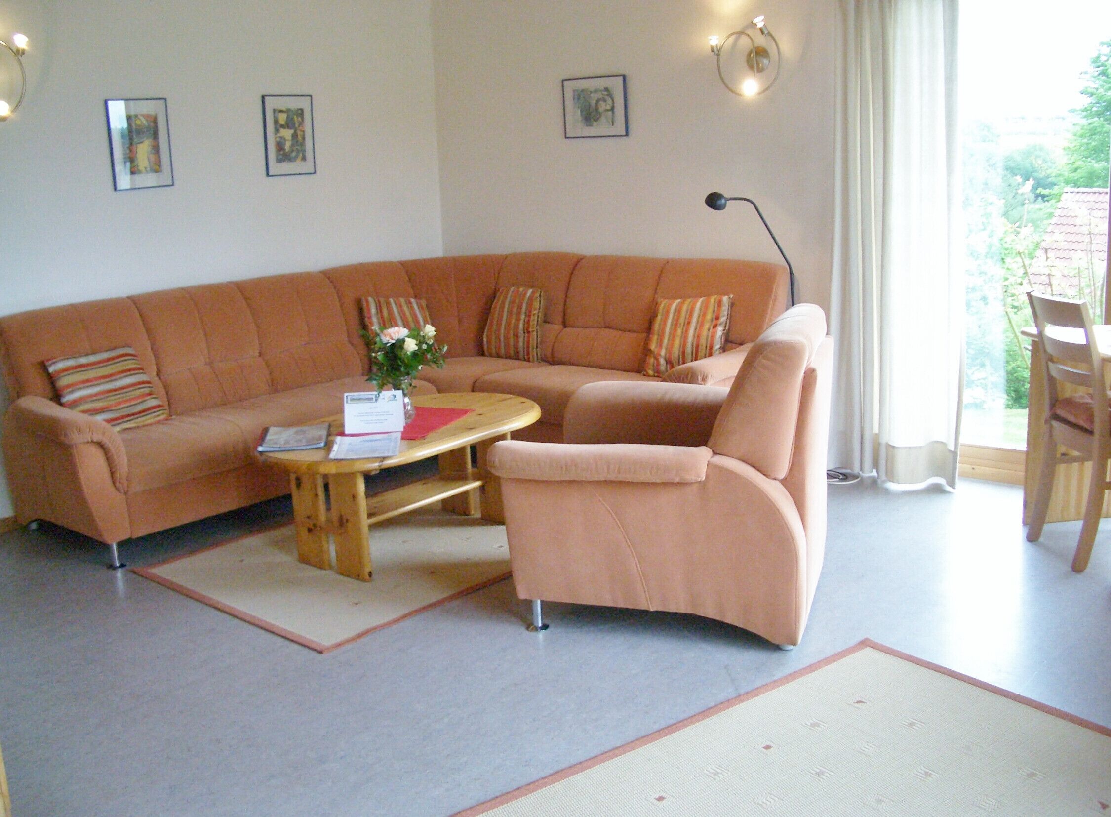 Fernseher, Tischtennisplatte, Stereoanlage