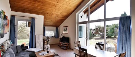 TV, bordtennis og stereoanlegg