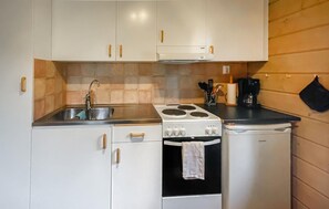 ثلاجة، موقد طهي مسطح، ماكينة لصنع القهوة/الشاي