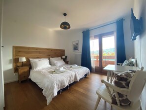 2 عدّة غرف نوم ومكتب ومكواة/لوح كي وسرير سفر