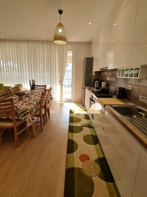 Mikrobølgeovn, ovn, kogeplade, opvaskemaskine