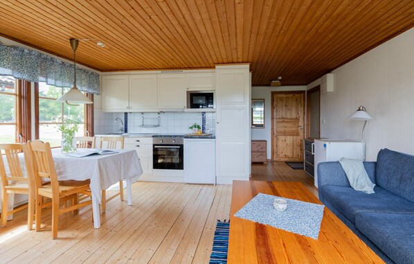 Unclassified image, 1 of 10, button