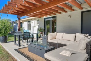 Outdoor dining - 1 Mi to Dtwn & Mill Avenue! Home w/ Outdoor Oasis (Tempe)