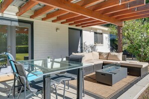 Outdoor dining - 1 Mi to Dtwn & Mill Avenue! Home w/ Outdoor Oasis (Tempe)