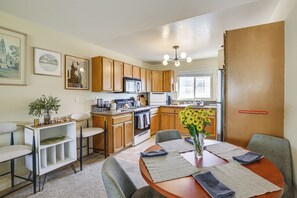 Dining - Easy Beach & Airport Access! San Diego Getaway (San Diego)