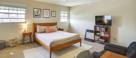 2 habitaciones, escritorio, cuna de viaje y internet