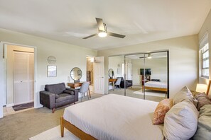 2 slaapkamers, een bureau, reisbedje, internet