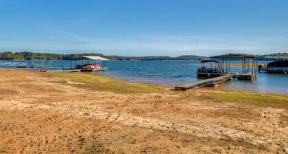 Waterfront Lake Hartwell Home < 1 Mi to Marina!