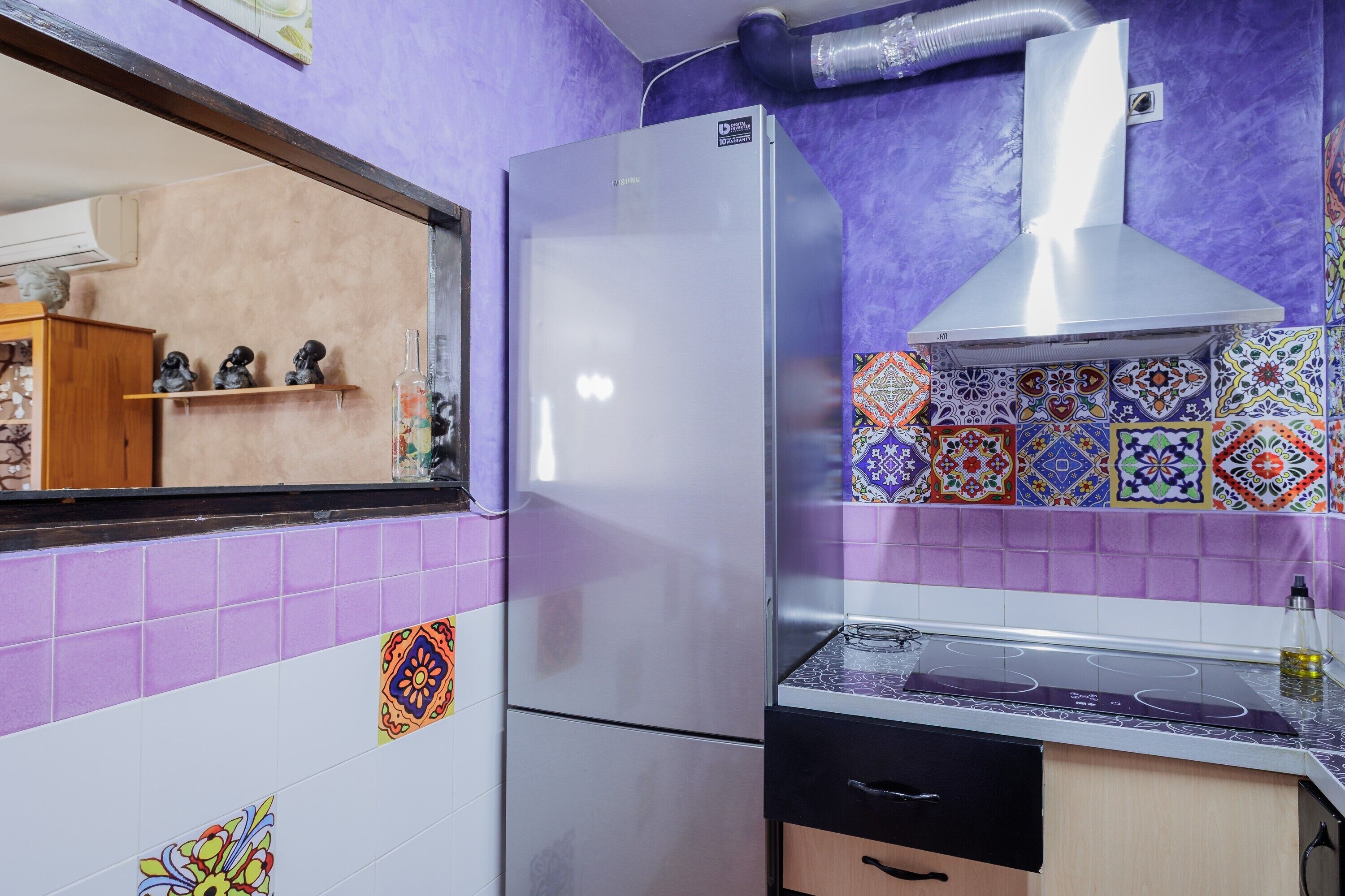 Frigorífico, microondas, horno y placa de cocina