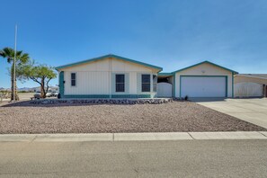 Exterior - Golf, Fish & Unwind! Group Getaway in Fort Mohave (Fort Mohave)