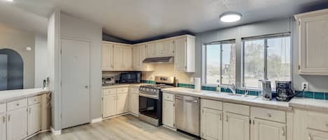 Fridge, microwave, stovetop, dishwasher