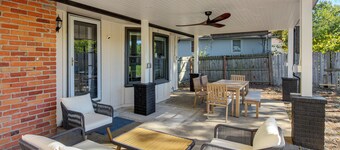 19 Mi to Kansas City: Group Retreat w/ Game Room!