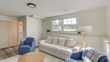 Fernseher, Tischtennisplatte