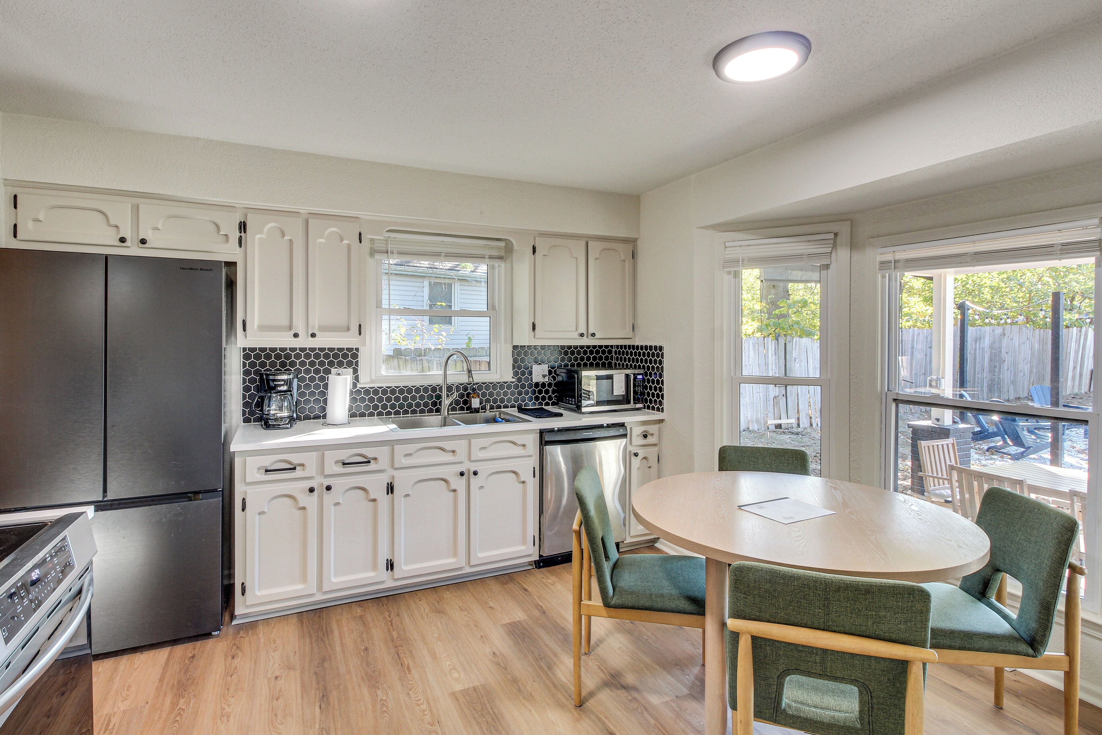 Fridge, microwave, stovetop, dishwasher