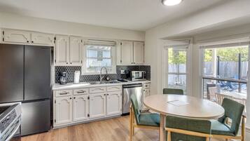 Fridge, microwave, stovetop, dishwasher