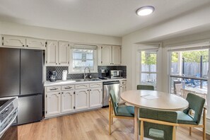 Fridge, microwave, stovetop, dishwasher