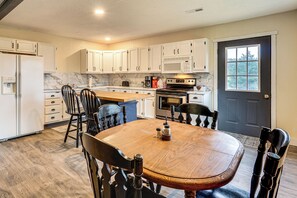 Microwave, dishwasher, coffee/tea maker, toaster