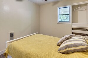 3 habitaciones, tabla de planchar con plancha, internet y ropa de cama 