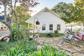 Property grounds - Heart of Historic Chickamauga! Chic Studio w/ Pool (Chickamauga)