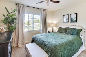 2 bedrooms, desk, iron/ironing board, Internet - Golf Getaway: Cape Coral Condo 1 Mi to River! (Cape Coral)