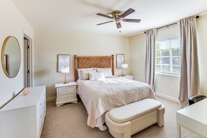 2 habitaciones, escritorio, tabla de planchar con plancha y internet 