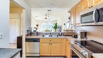 Fridge, microwave, stovetop, dishwasher