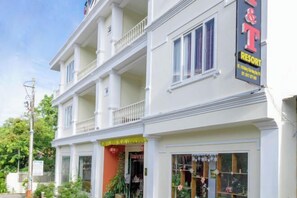 المنشأة من الخارج