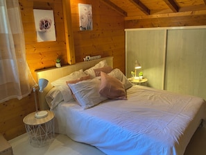 4 habitaciones, tabla de planchar con plancha, internet y ropa de cama 