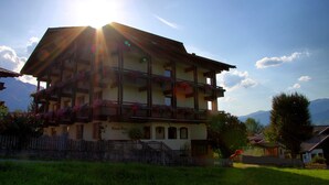 A multi-story building with balconies, a sign reading 'Haus Vogt,' and a wooden fence in front. - Apartment 16 – Haus Voglreiter with Mountain View, Shared Garden and Wi-Fi (Kaprun)