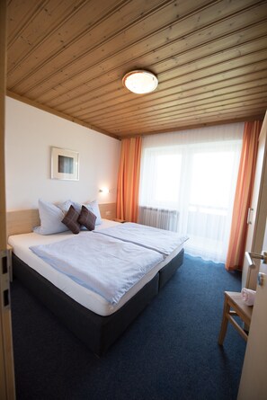 1 bedroom, WiFi, bed sheets - Apartment 16 – Haus Voglreiter with Mountain View, Shared Garden and Wi-Fi (Kaprun)