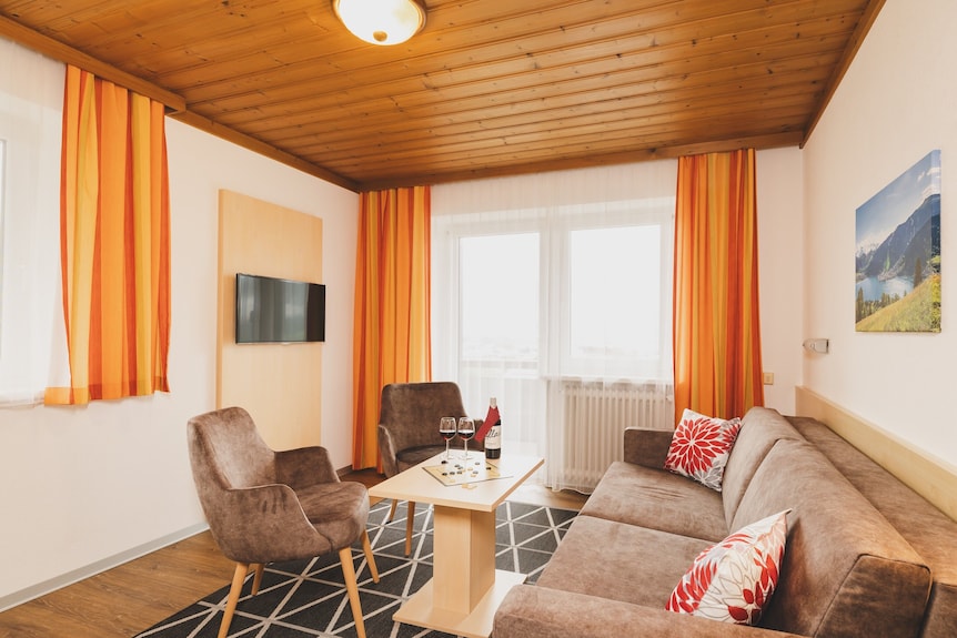Apartment 16 Haus Voglreiter With Mountain View, Shared Garden And Wi-fi - Kaprun