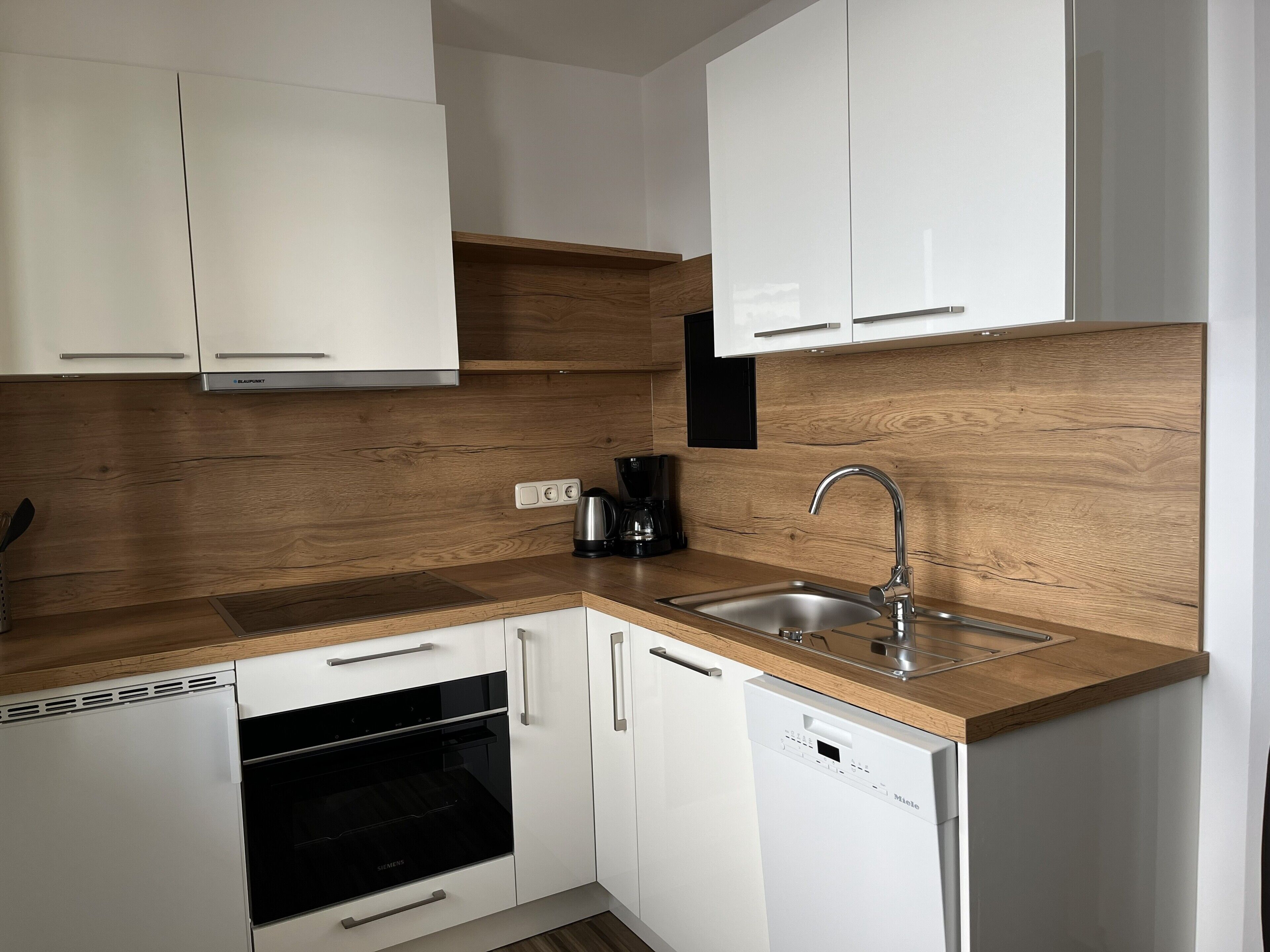 Kühlschrank, Ofen, Herdplatte, Geschirrspüler