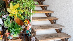 A wooden staircase with a textured wall and a door leading to a room. - Apartment 'Agnes' with Shared Pool, Private Terrace and Wi-Fi (Rheinfelden)