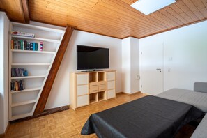 2 bedrooms, WiFi, bed sheets - Apartment 'Agnes' with Shared Pool, Private Terrace and Wi-Fi (Rheinfelden)