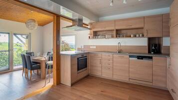 KĂŒhlschrank, Mikrowelle, Ofen, Herdplatte