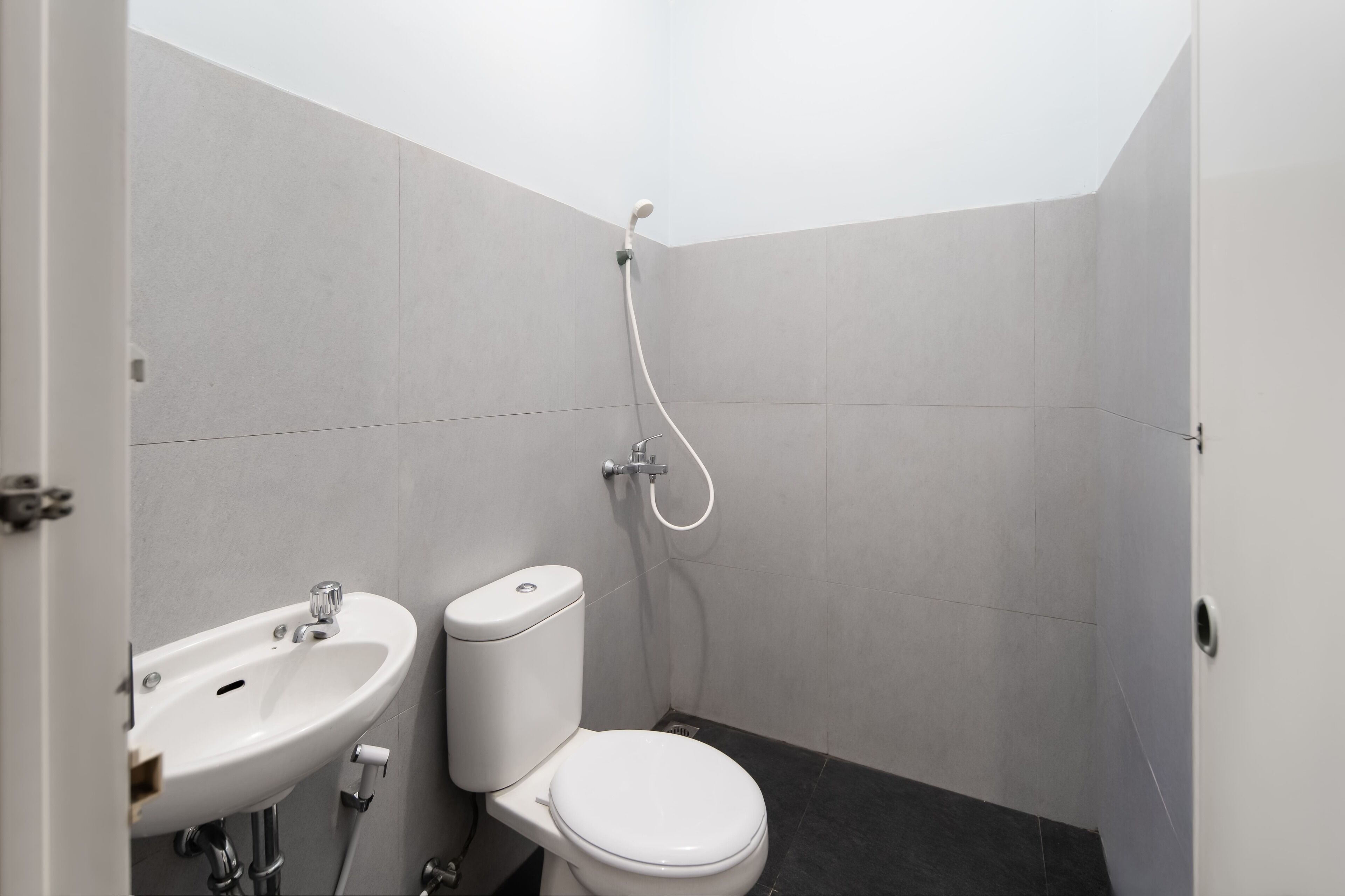 タオル、石鹸、シャンプー、トイレットペーパー