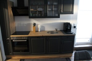 ثلاجة، ميكروويف، فرن، موقد طهي مسطح