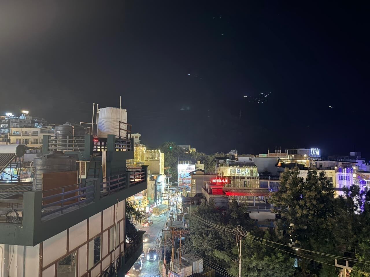 Hiên