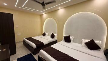 Kamar Double atau Twin Deluks, pemandangan kota | Ruang kerja ramah laptop dan Wi-Fi gratis